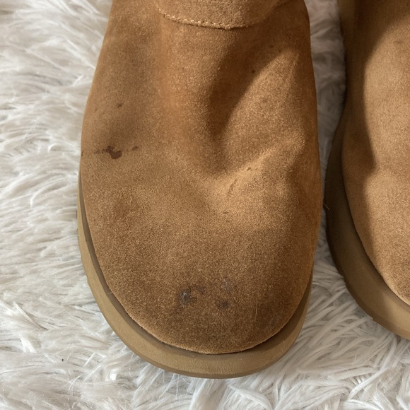 UGG Classic Boot - Picture 3 of 13